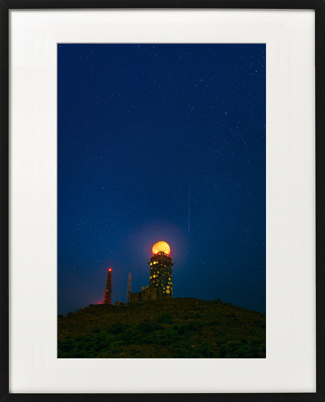 Tin Chun Fook's Shooting Star colour photo - framed print