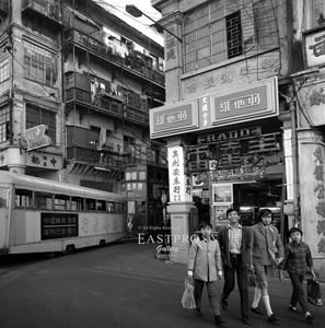 Redge Solley 'Hong Kong in the 60s' Cleverly St family- framed print